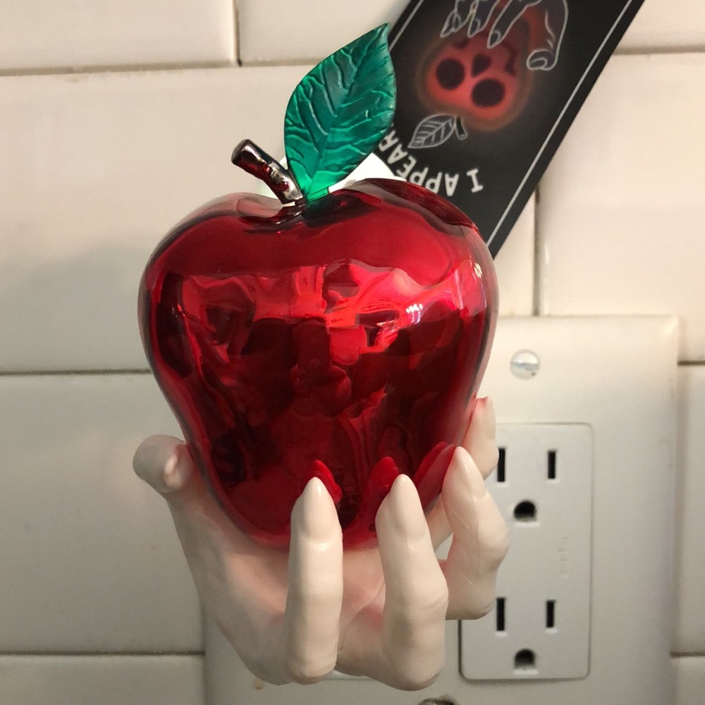 RETIRED Bath & Bodywork’s Forbidden Apple Wallflower Nightlight Halloween 2022 - Picture 5 of 7